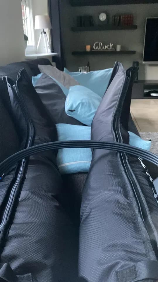 Revive Active auf dem Sofa zuhause